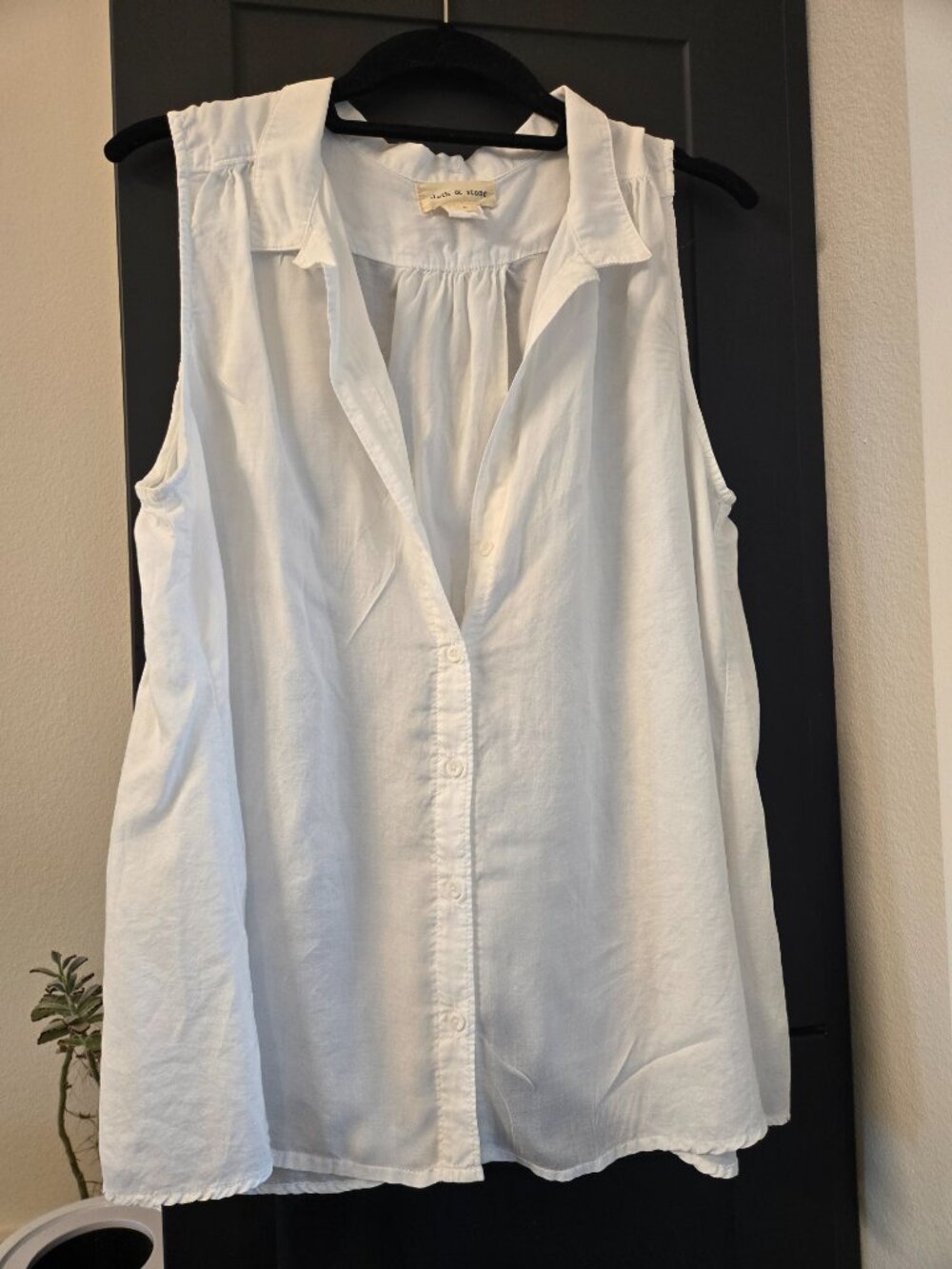 White, sleeveless Cloth & Stone top